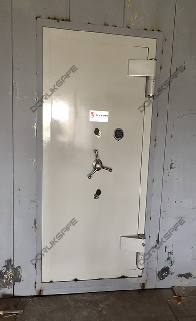 Strongroom_Door_3